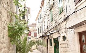 Luka'S Amber Rooms In The Center Of Trogir