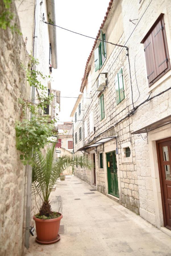 Luka'S Amber Rooms In The Center Of Trogir Exterior photo