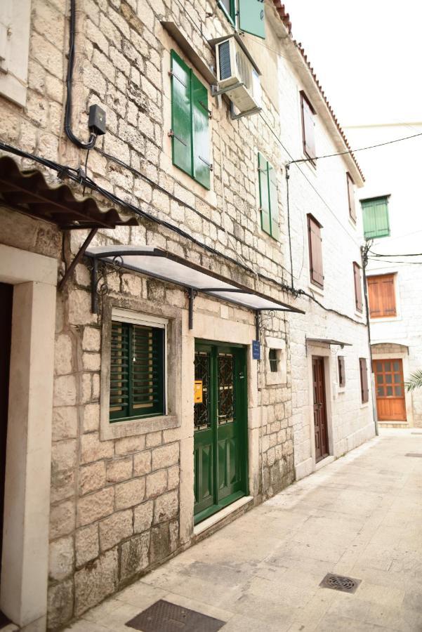 Luka'S Amber Rooms In The Center Of Trogir Exterior photo